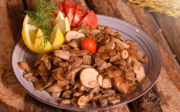 Mafarkeh mushroom with meat 