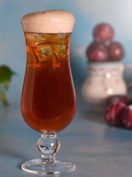 Cold tea with peaches