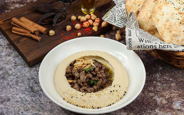 Hummus with meat