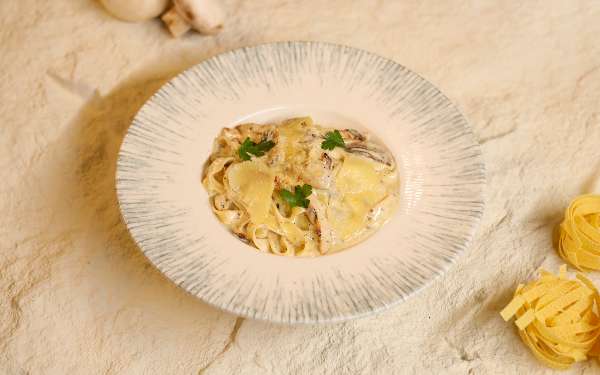 Fettuccine Alfredo Pasta