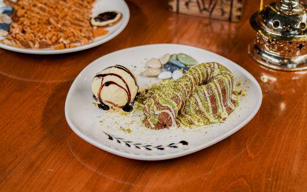 Pistachio crepe
