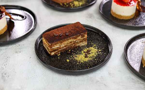 Tiramisu Cake